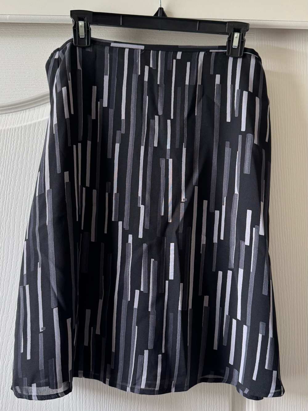 New York & Company Black and Gray Geometric Circle Skirt